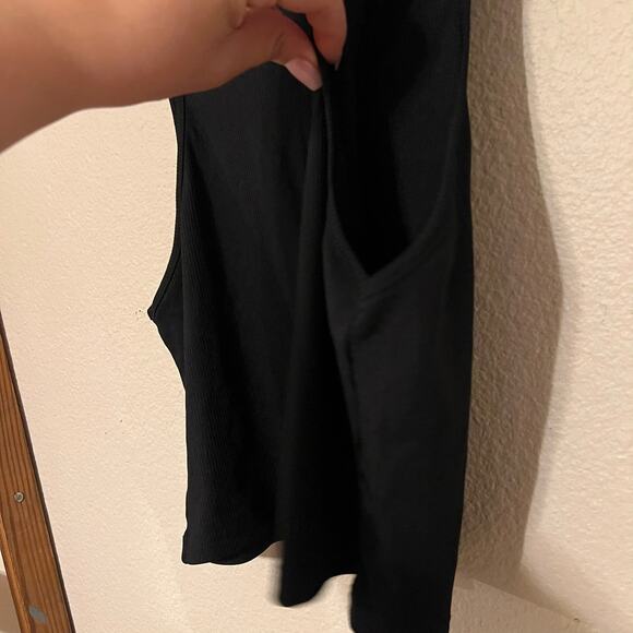 Cider Black Solid Asymmetrical Sleeveless Crop Top Ribbed Tank Top Size Large - Picture 8 of 8